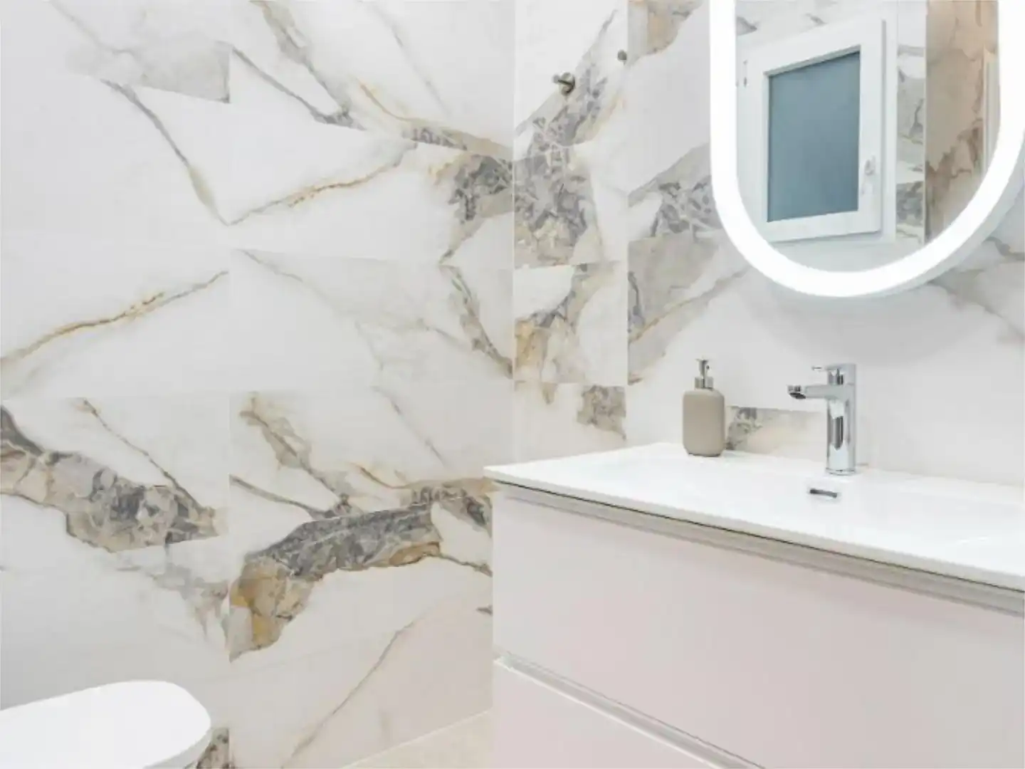 Baño de Piso de alquiler en Valencia con Aire acondicionado, Jardín privado y Amueblado