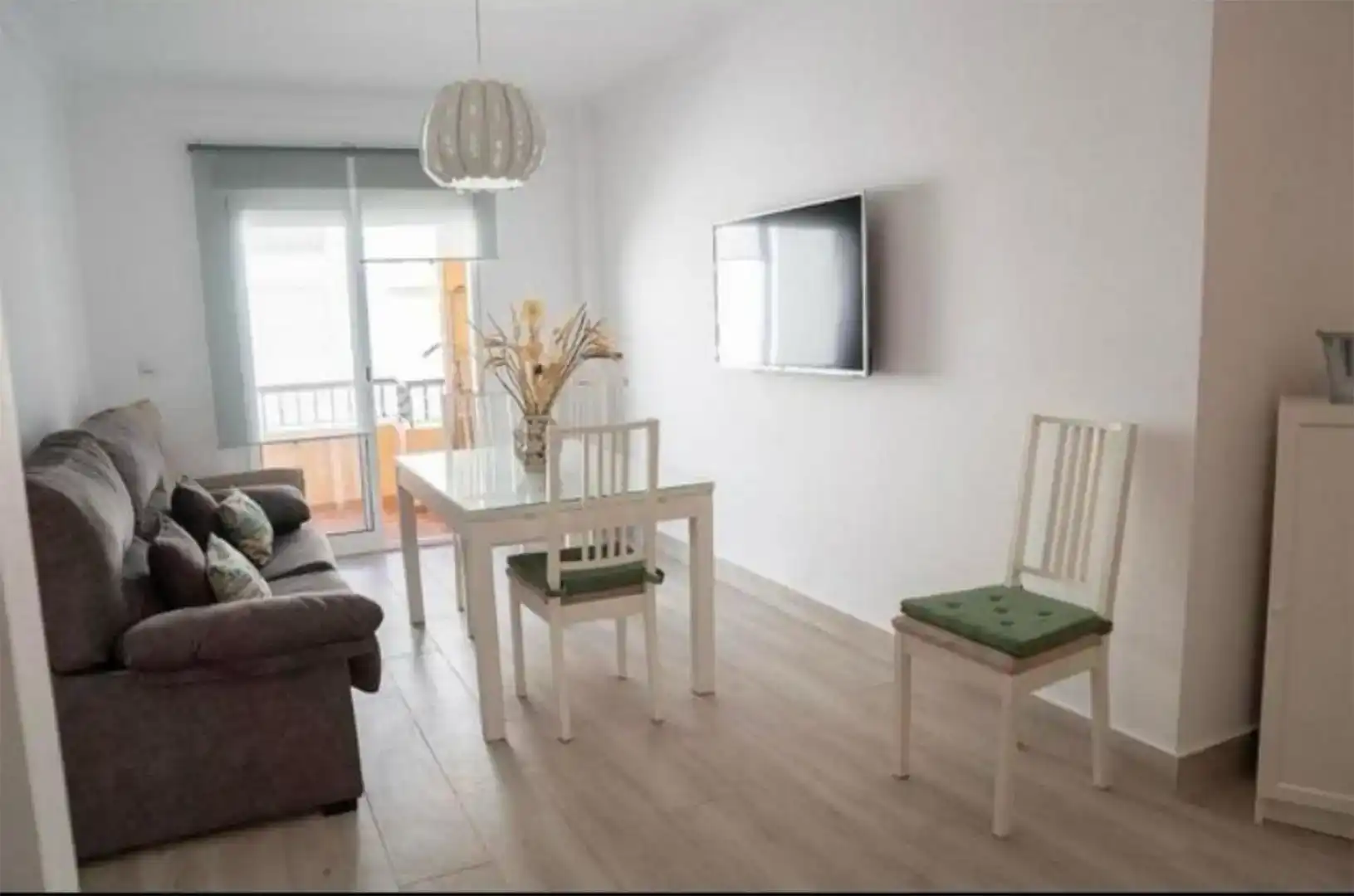 Sala d'estar de Pis de lloguer en Chipiona amb Moblat, Rentadora i Microones