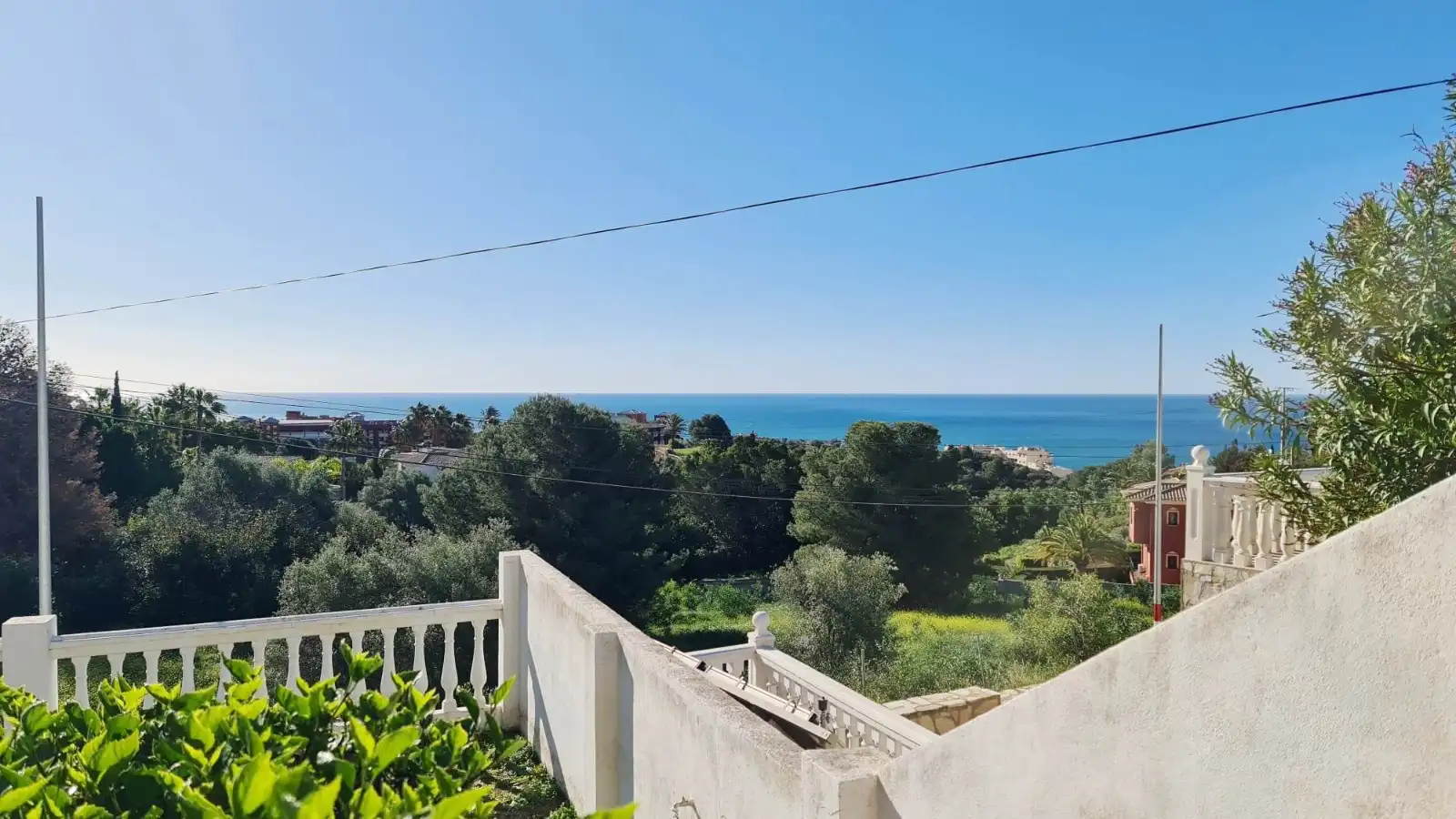 Vista exterior de Casa o xalet en venda en Benalmádena amb Aire condicionat, Jardí privat i Terrassa
