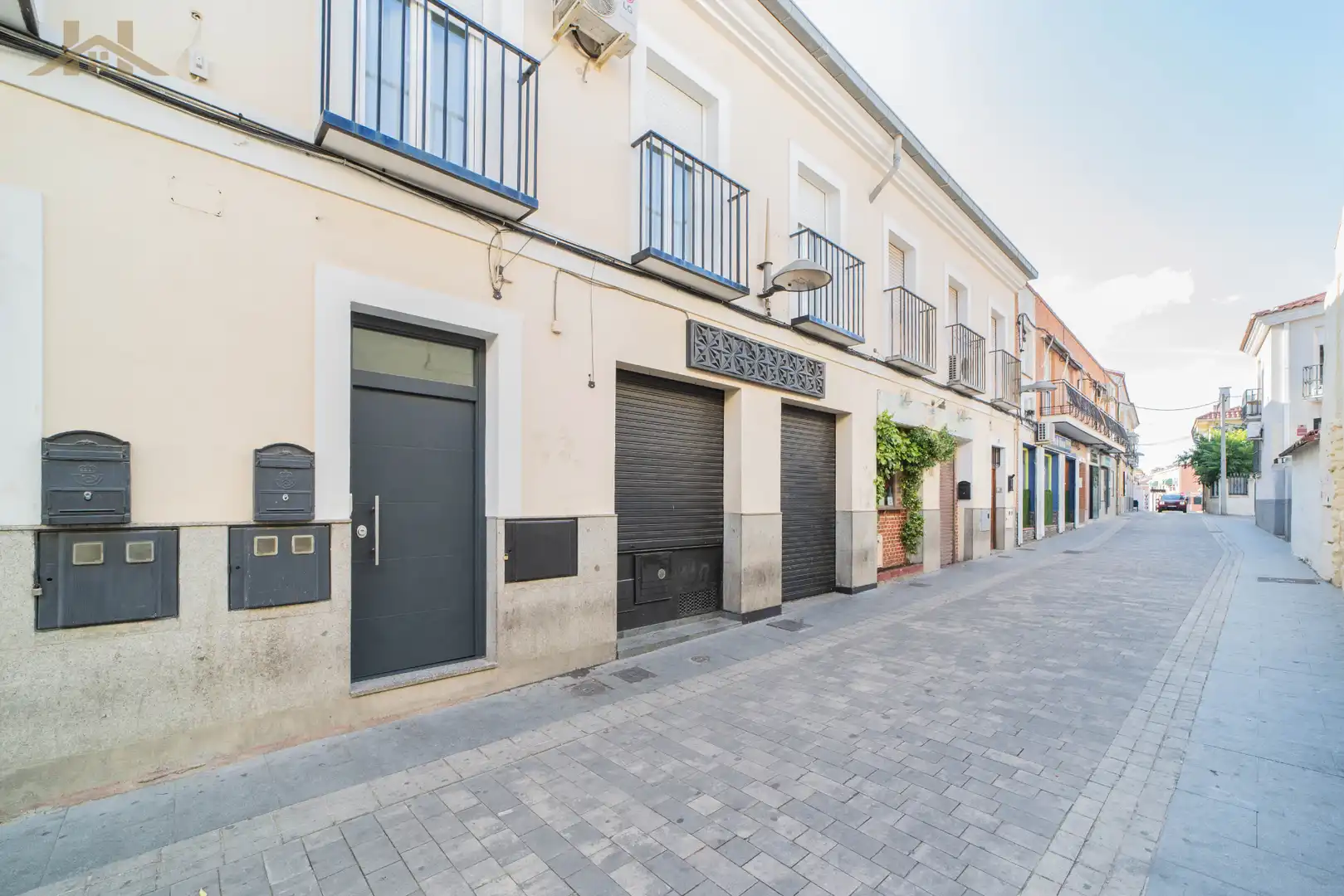 Exterior view of Duplexes for sale in Pinto  with Air Conditioner, Heating and Balcony