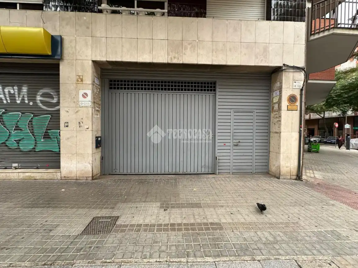 Parking de Piso en venta en Barcelona con Calefacción y Balcón