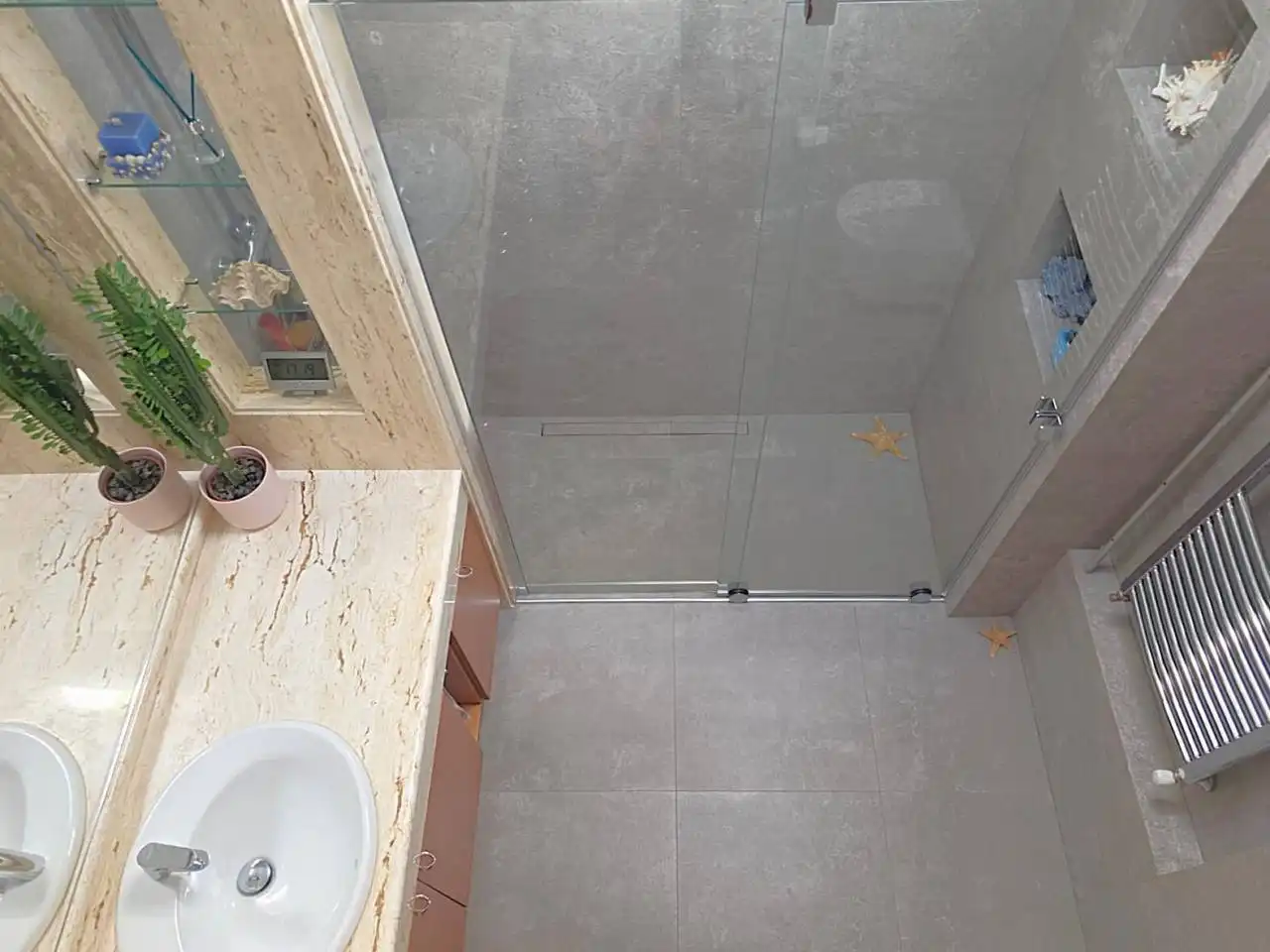 Badezimmer von Einfamilien-Reihenhaus zum Verkauf in Sada (A Coruña) mit Klimaanlage, Heizung und Privatgarten