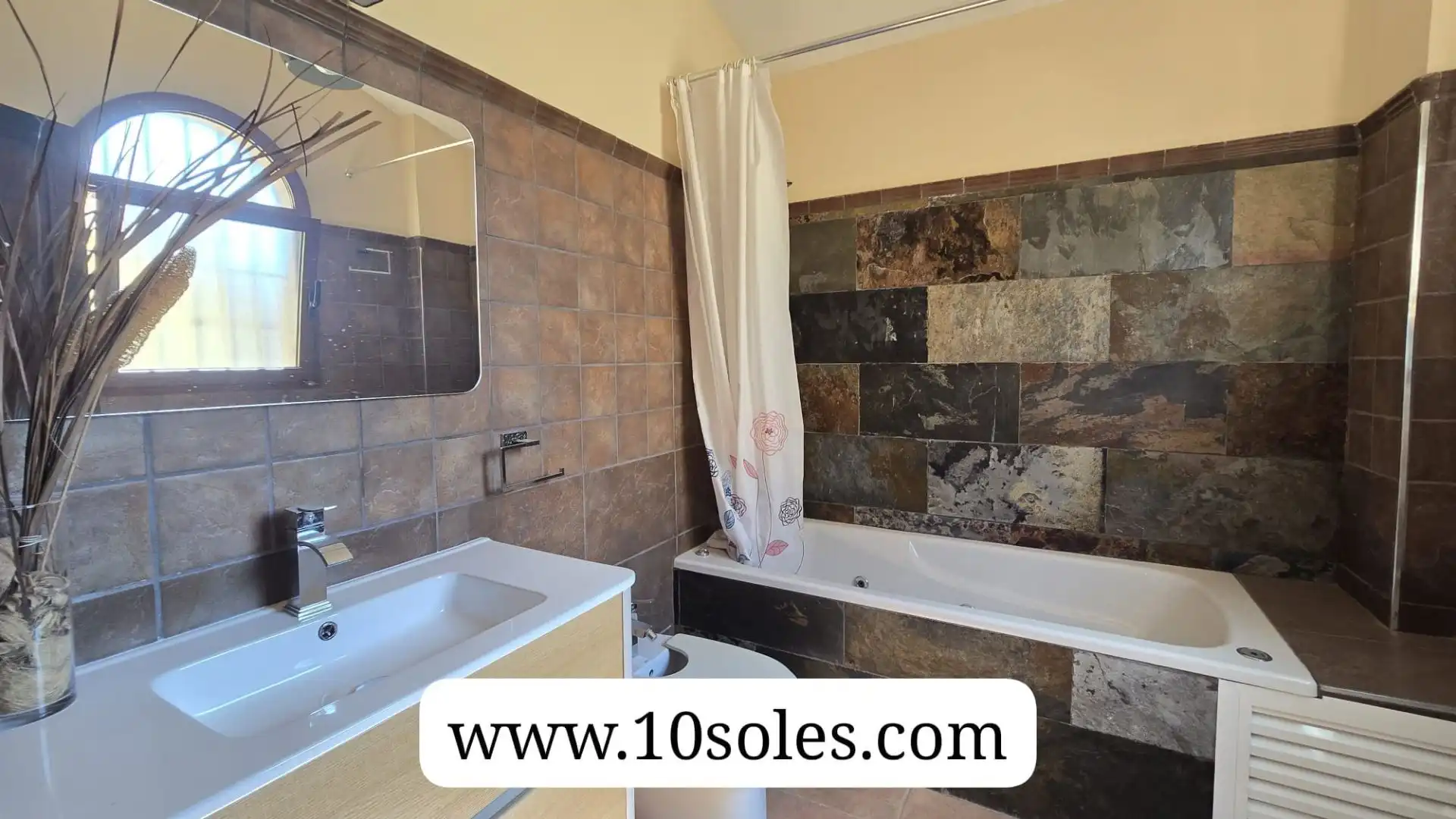Baño de Casa adosada en venta en Bigastro con Terraza, Trastero y Piscina