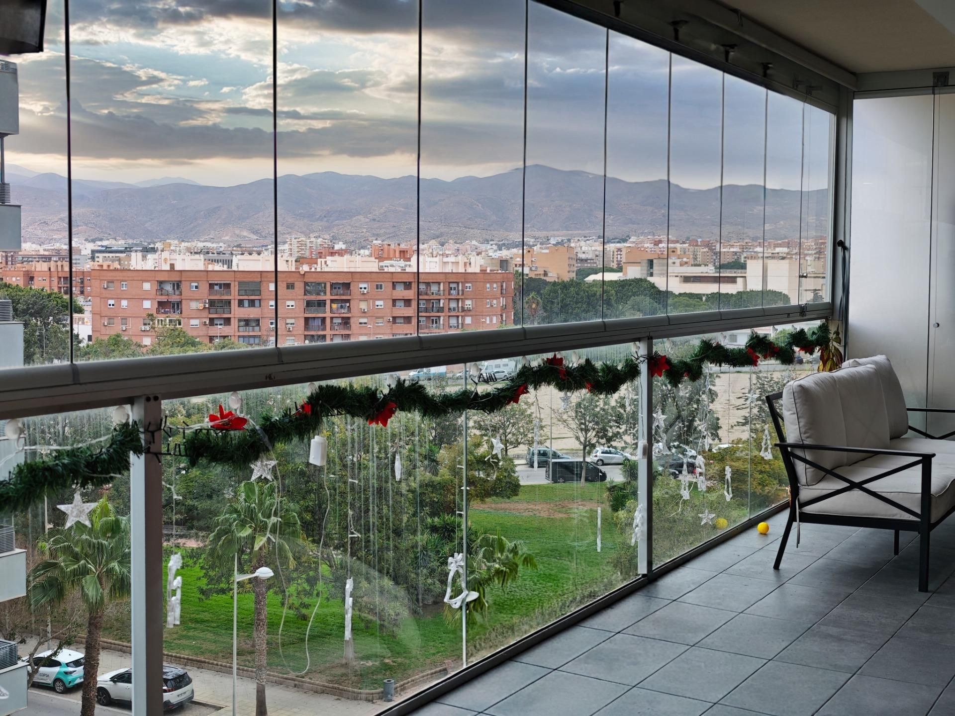 Terrassa de Pis en venda en  Almería Capital amb Aire condicionat, Calefacció i Jardí privat