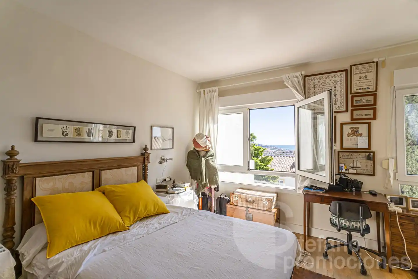 Bedroom of Detached homes for sale in Málaga  with Air Conditioner, Parquet flooring and Terrace