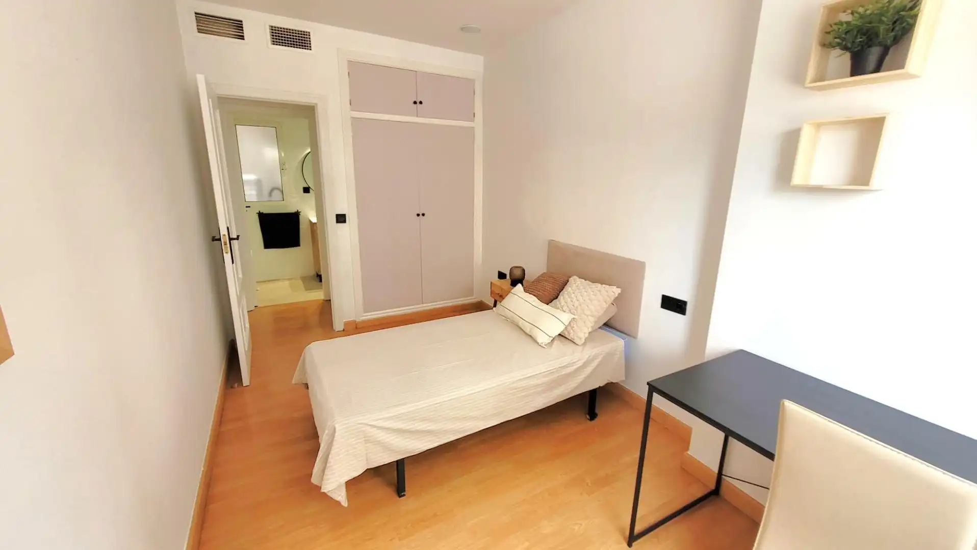 Bedroom of Flat for sale in Murcia  with Air Conditioner, Heating and Storage room