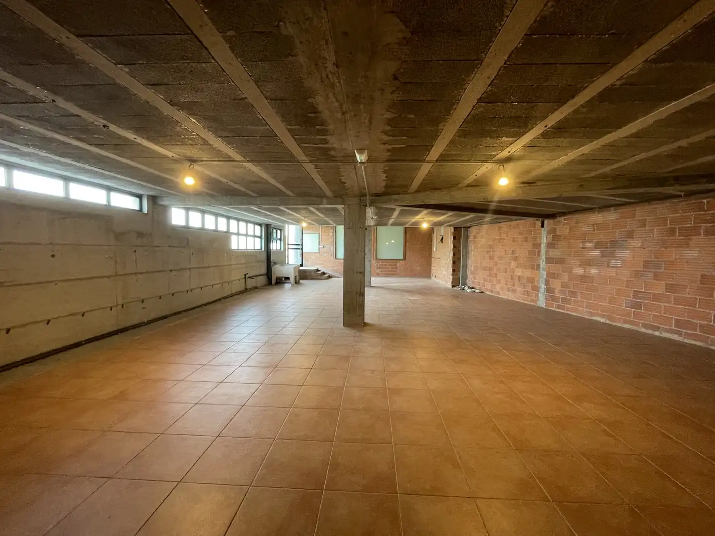 Commercial properties for sale in Moeche