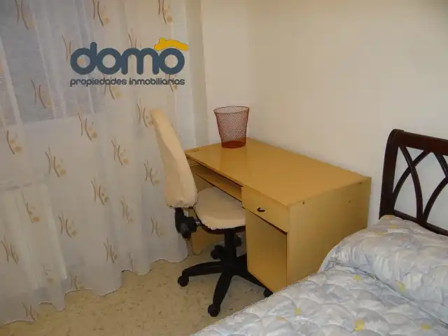 Schlafzimmer von Wohnung zur untervermieten in Granada mit Heizung, Möbliert und Waschmaschine