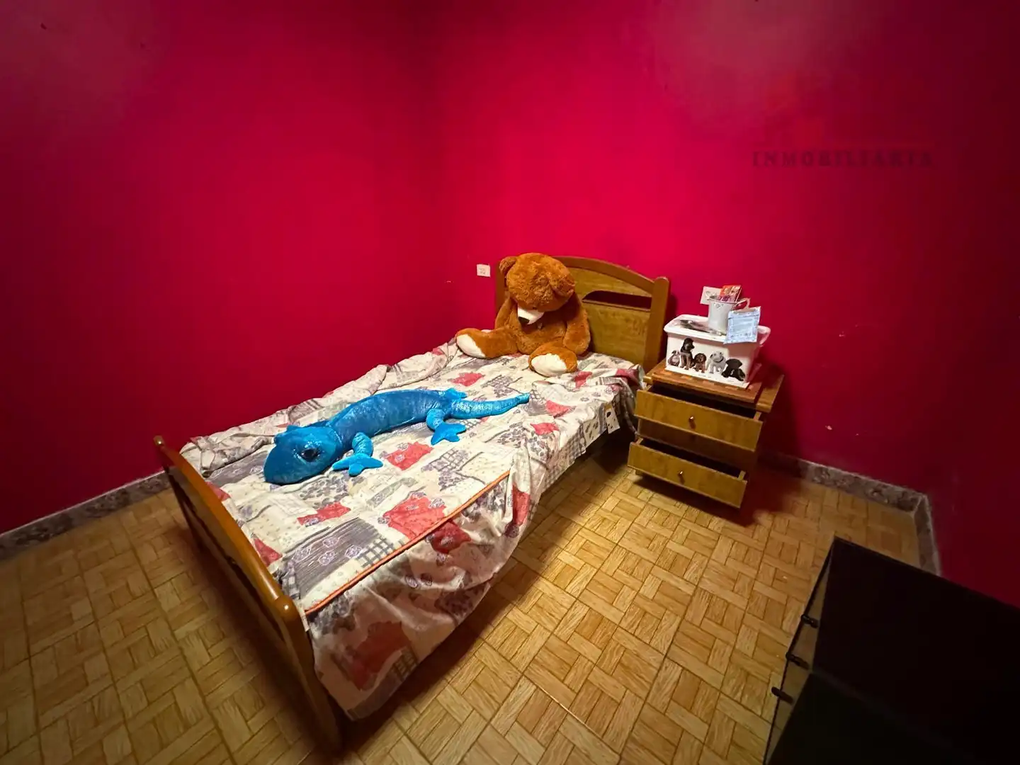 Dormitori de Casa o xalet en venda en Cangas  amb Traster i Moblat