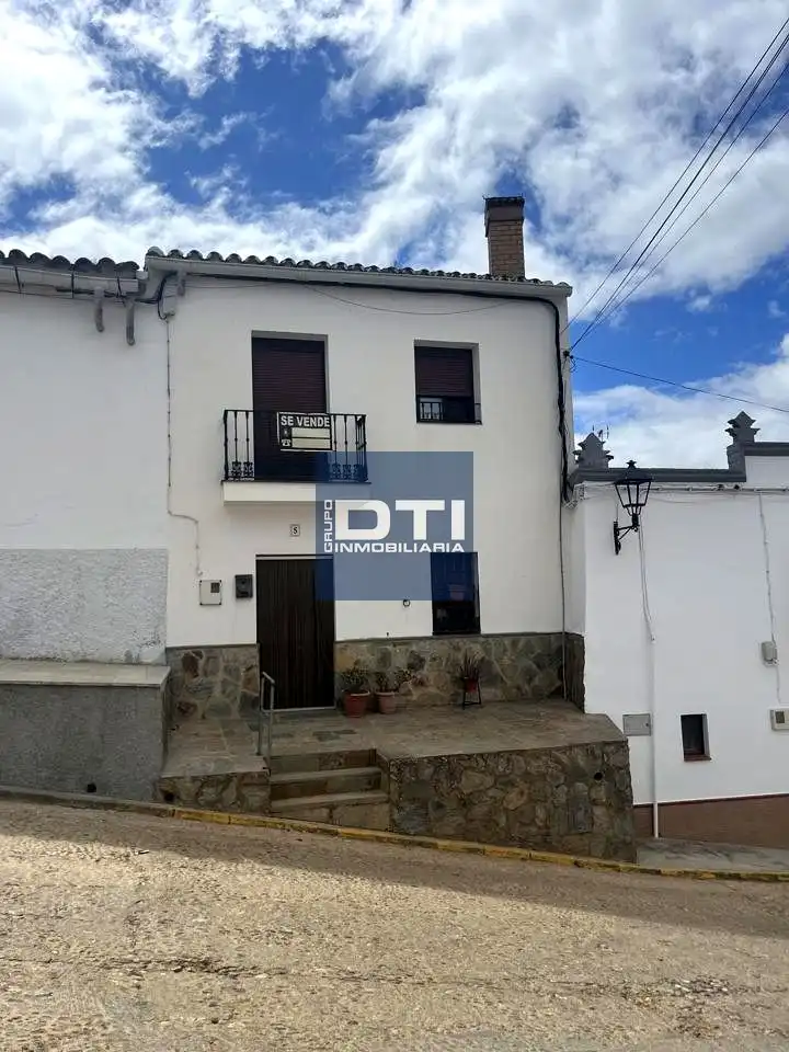 Casa amb jardí en venda a Calle de la Constitución, imagen 2