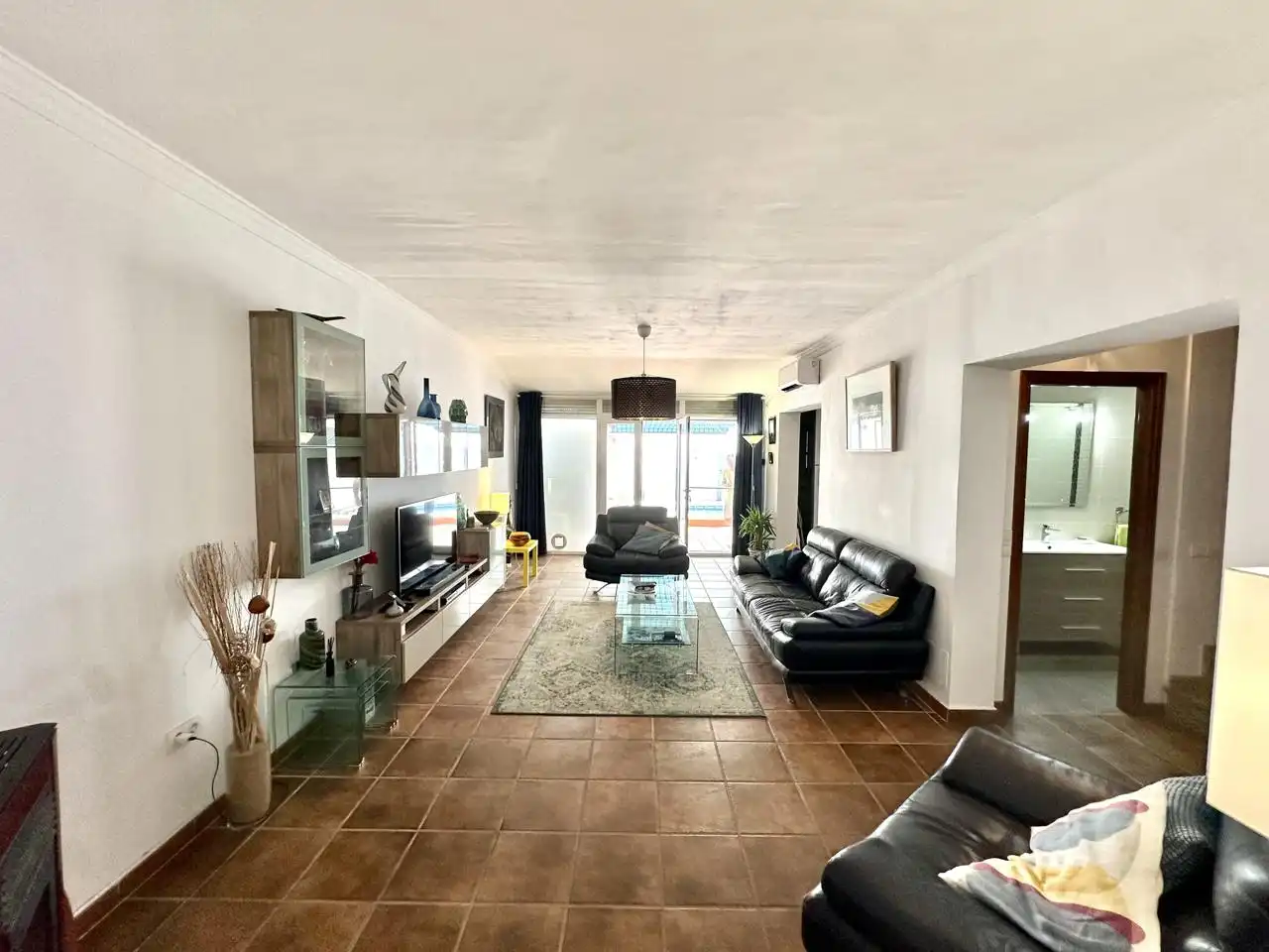 Sala de estar de Casa adosada en venta en Humilladero con Aire acondicionado, Terraza y Trastero