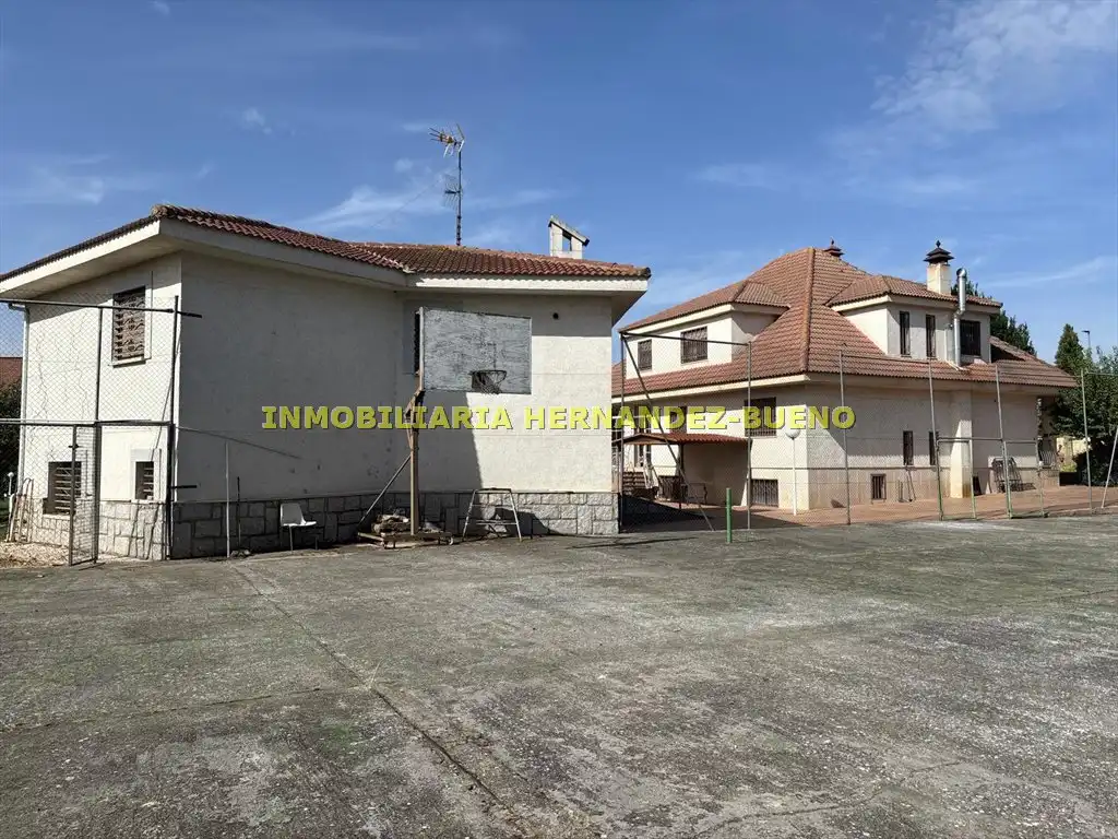 Xalet amb piscina en venda a Villamayor, imagen 12