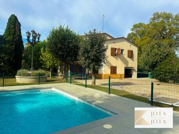 Casa amb piscina en venda a Caldes de Malavella