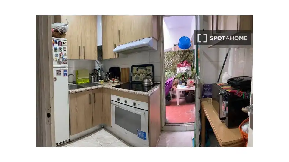 Kitchen of Flat for share in Madrid  with Air Conditioner, Heating and Furnished