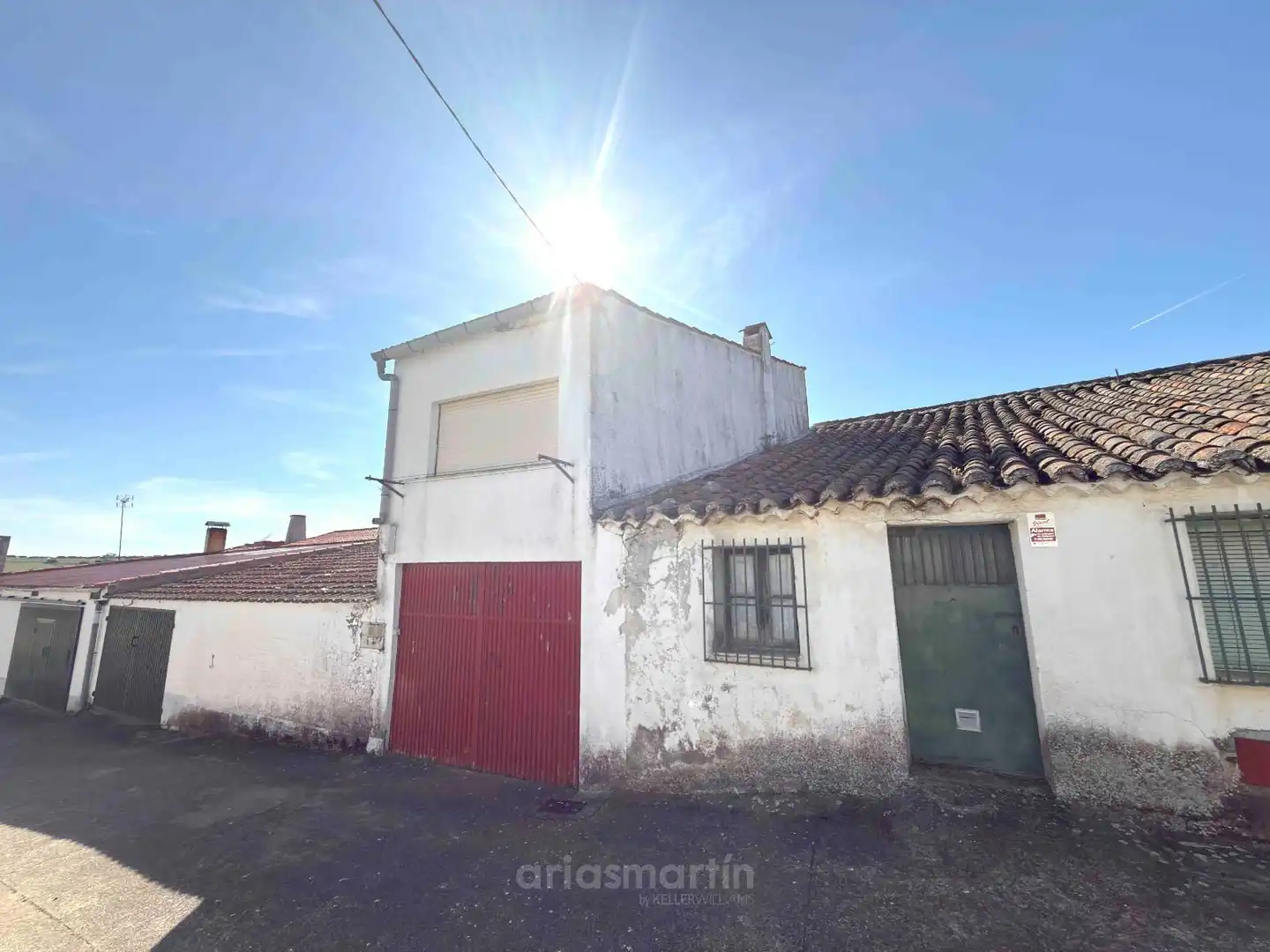 Vista exterior de Casa o xalet en venda en Vecinos amb Terrassa i Moblat