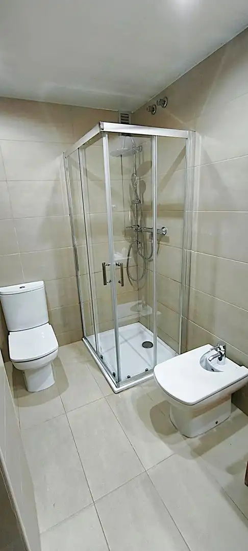 Badezimmer von Wohnung zum Verkauf in Badalona mit Klimaanlage, Heizung und Parkett