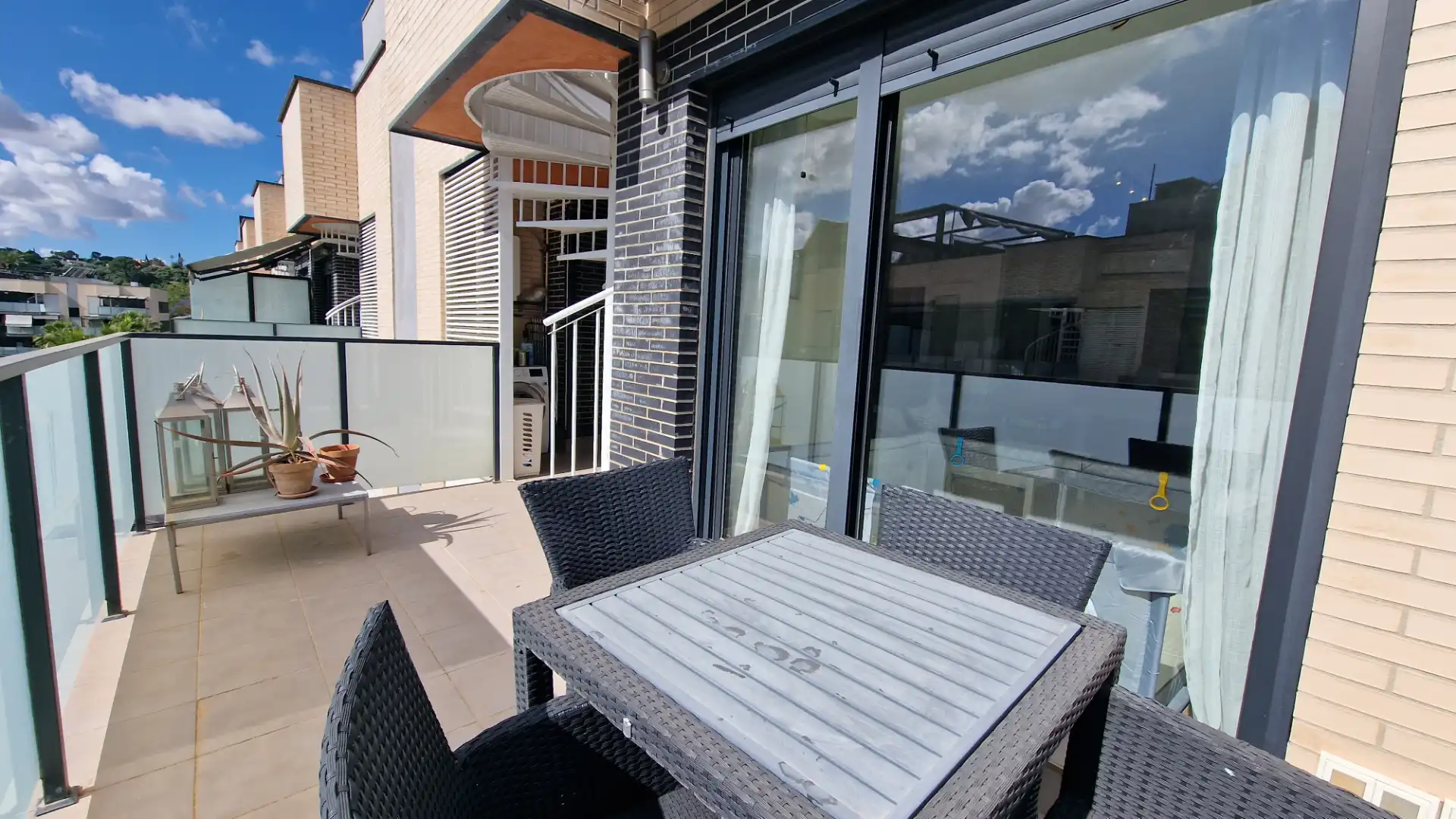 Terrasse von Dachboden zum Verkauf in San Juan de Aznalfarache mit Klimaanlage, Abstellraum und Gemeinschaftspool