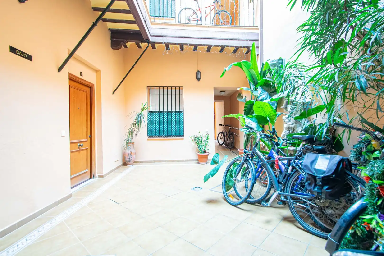 Exterior view of Ground floor for sale in Sevilla  with Air Conditioner and Furnished