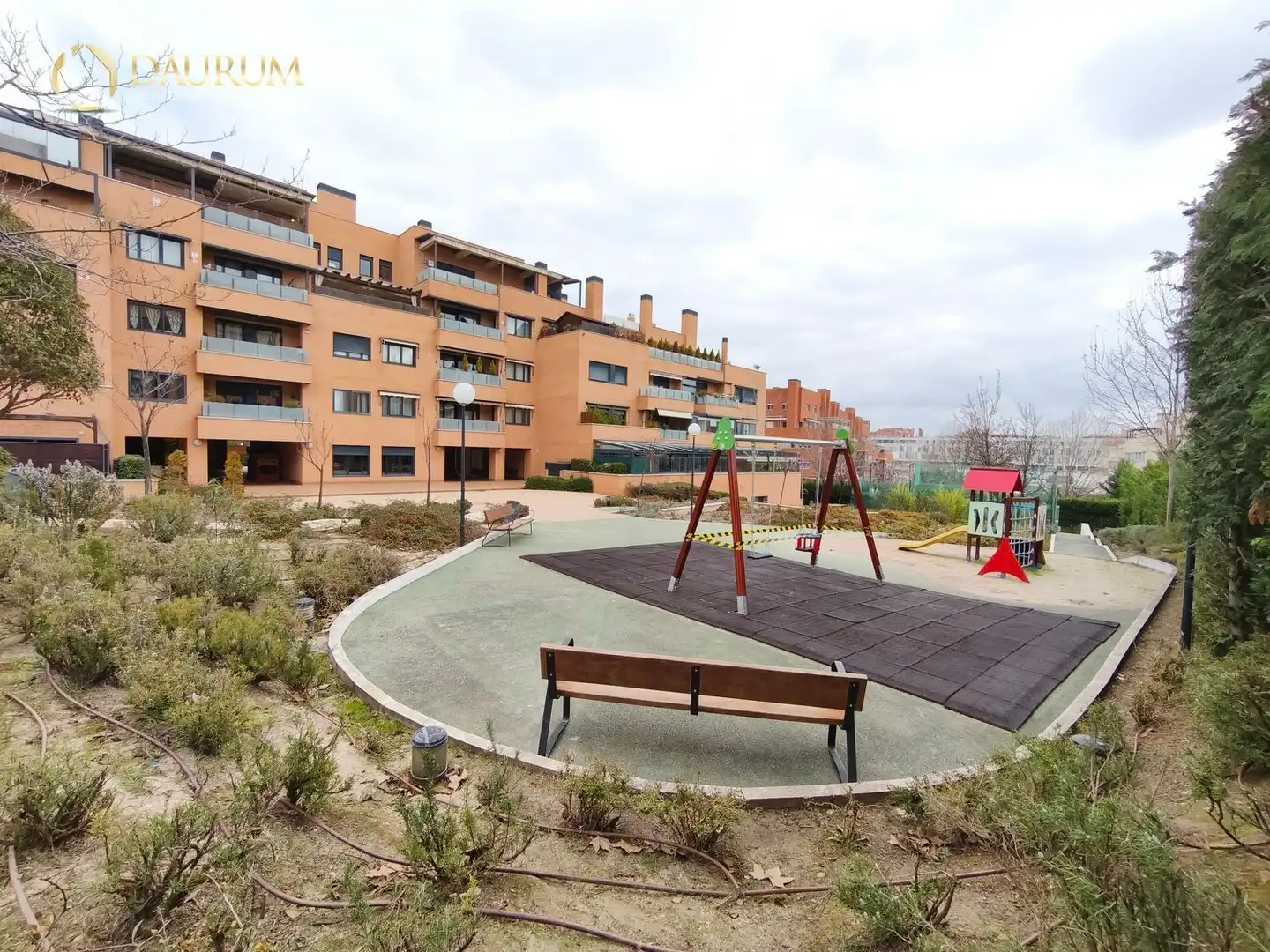 Außenansicht von Wohnung zum Verkauf in Paracuellos de Jarama mit Klimaanlage, Heizung und Terrasse