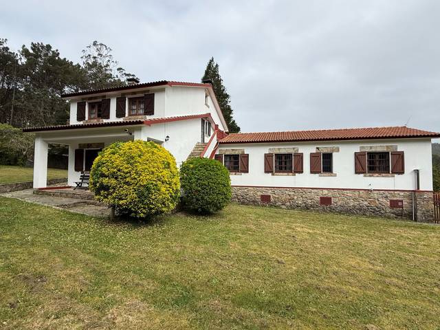 Casa-chalet en Venta en BARDULLAS en Muxía