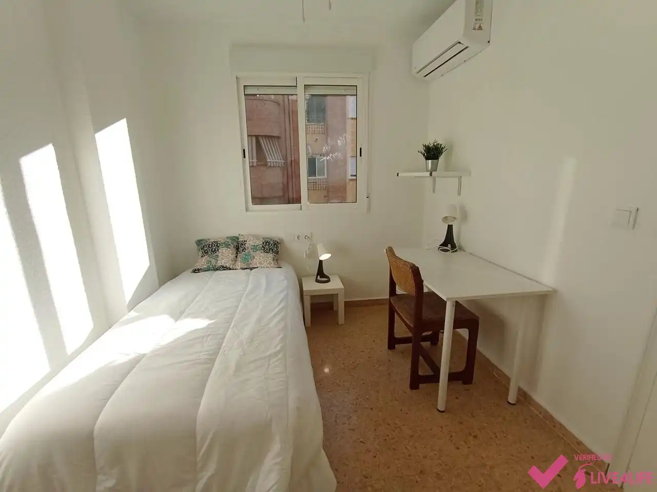 Habitación de Piso de alquiler en Burjassot con Aire acondicionado, Terraza y Amueblado