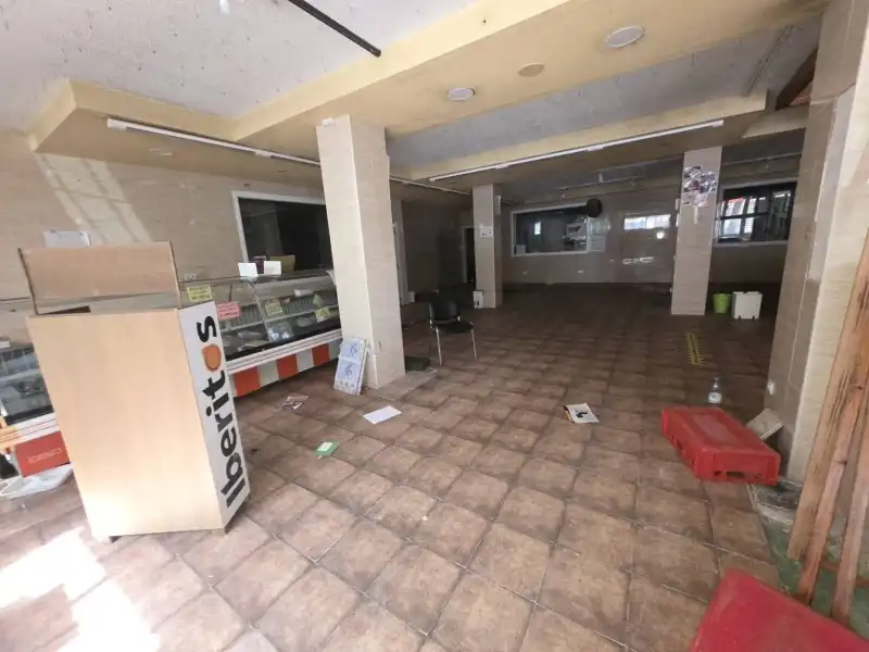 Local en venta en Baños de Montemayor