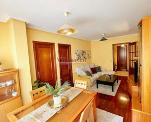 Living room of Apartment to rent in Vigo   with Heating, Parquet flooring and Furnished