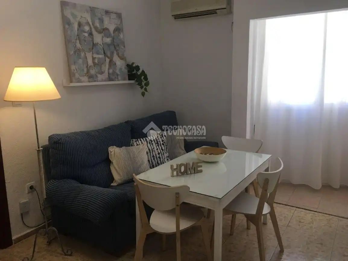 Living room of Flat for sale in Sevilla  with Air Conditioner and Balcony