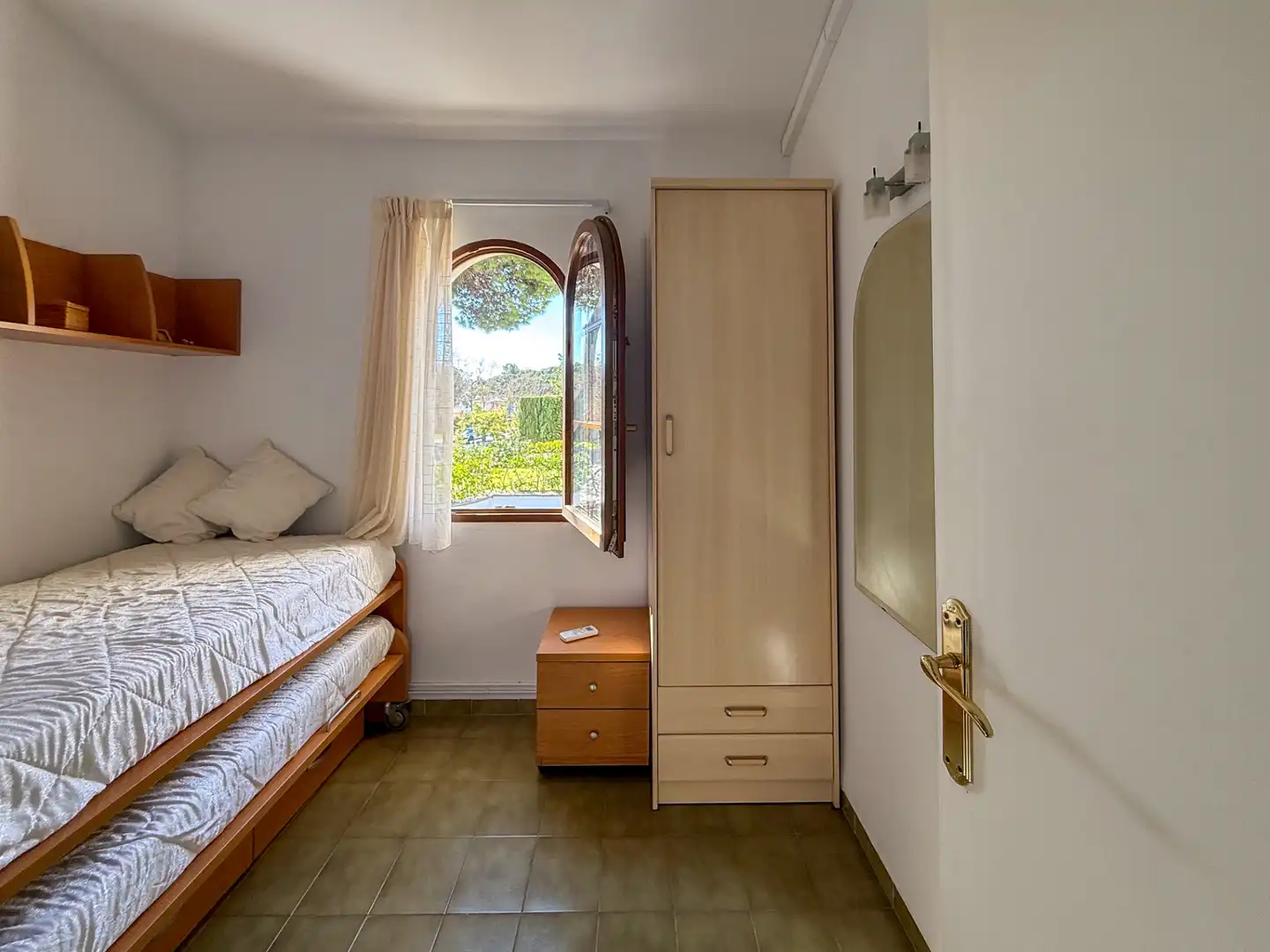 Schlafzimmer von Einfamilien-Reihenhaus zum Verkauf in Sant Feliu de Guíxols mit Klimaanlage, Heizung und Privatgarten