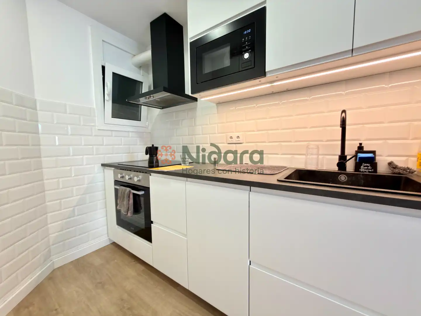 Kitchen of Flat for sale in Barcelona  with Air Conditioner, Heating and Parquet flooring