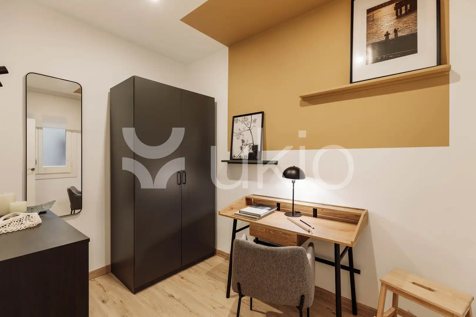 Dormitori de Apartament de lloguer en Barcelona amb Aire condicionat, Calefacció i Moblat