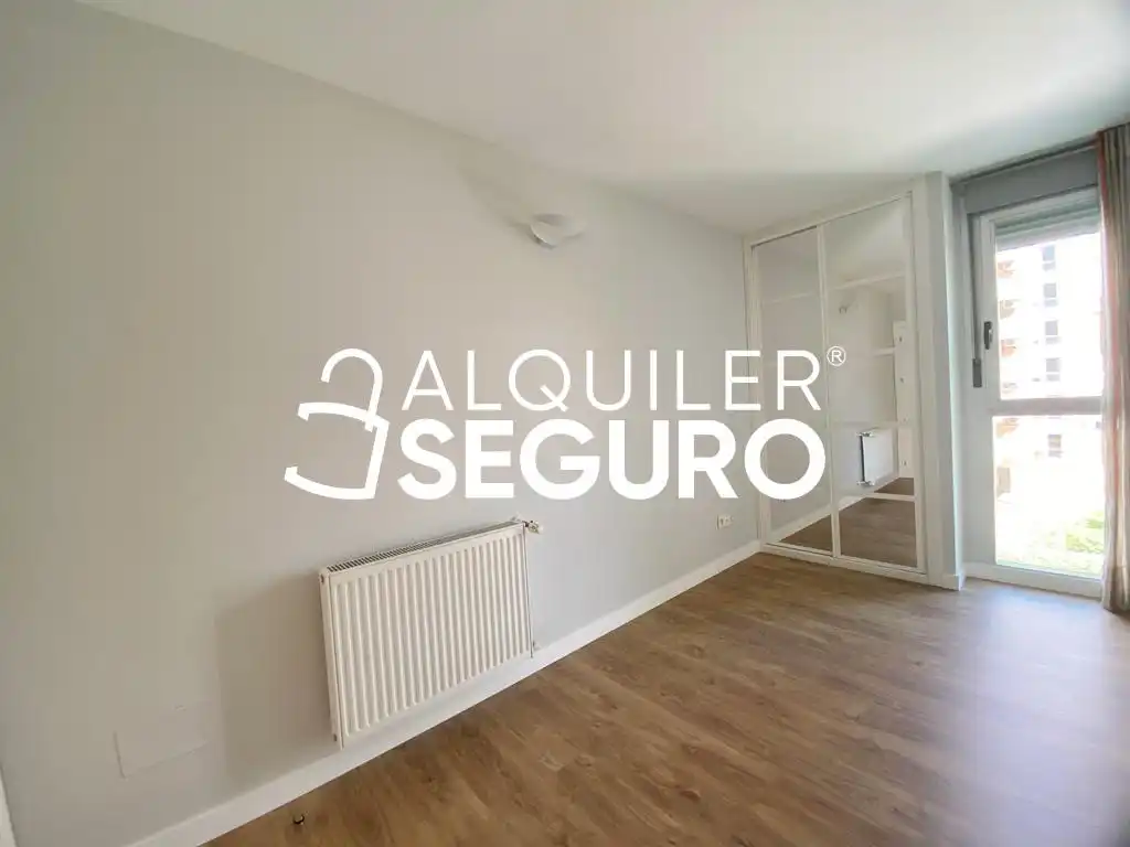 Bedroom of Flat for rent in Madrid  with Air Conditioner, Heating and Terrace