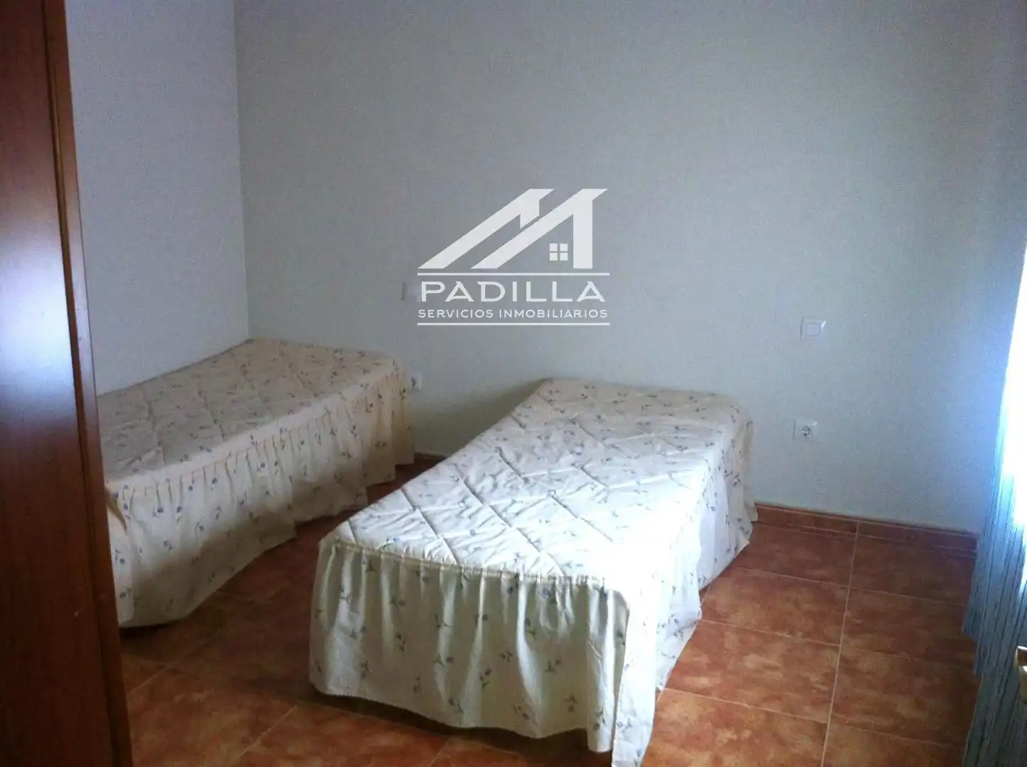 Habitación de Casa adosada en venta en Carmena con Calefacción