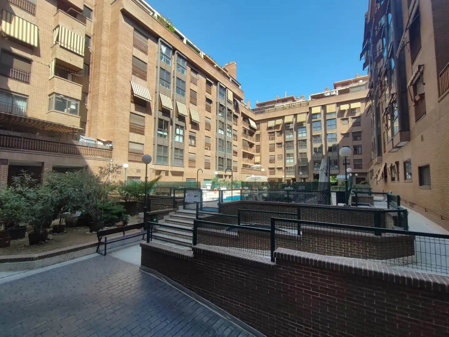Vista exterior de Piso en venta en Madrid con Calefacción, Terraza y Horno