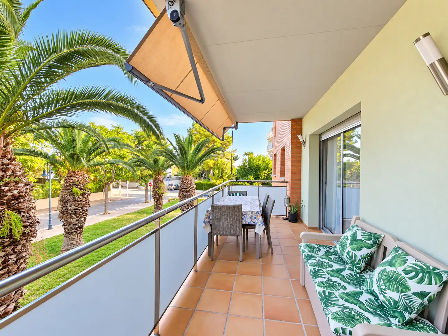 Terraza de Piso en venta en Roda de Berà con Calefacción y Jardín privado