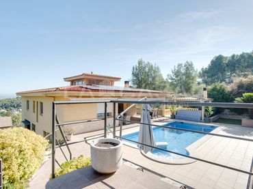 Casa con balcón en venta en Corbera de Llobregat
