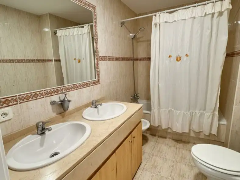 Bathroom of Flat for sale in Benalmádena  with Air Conditioner, Terrace and Swimming Pool
