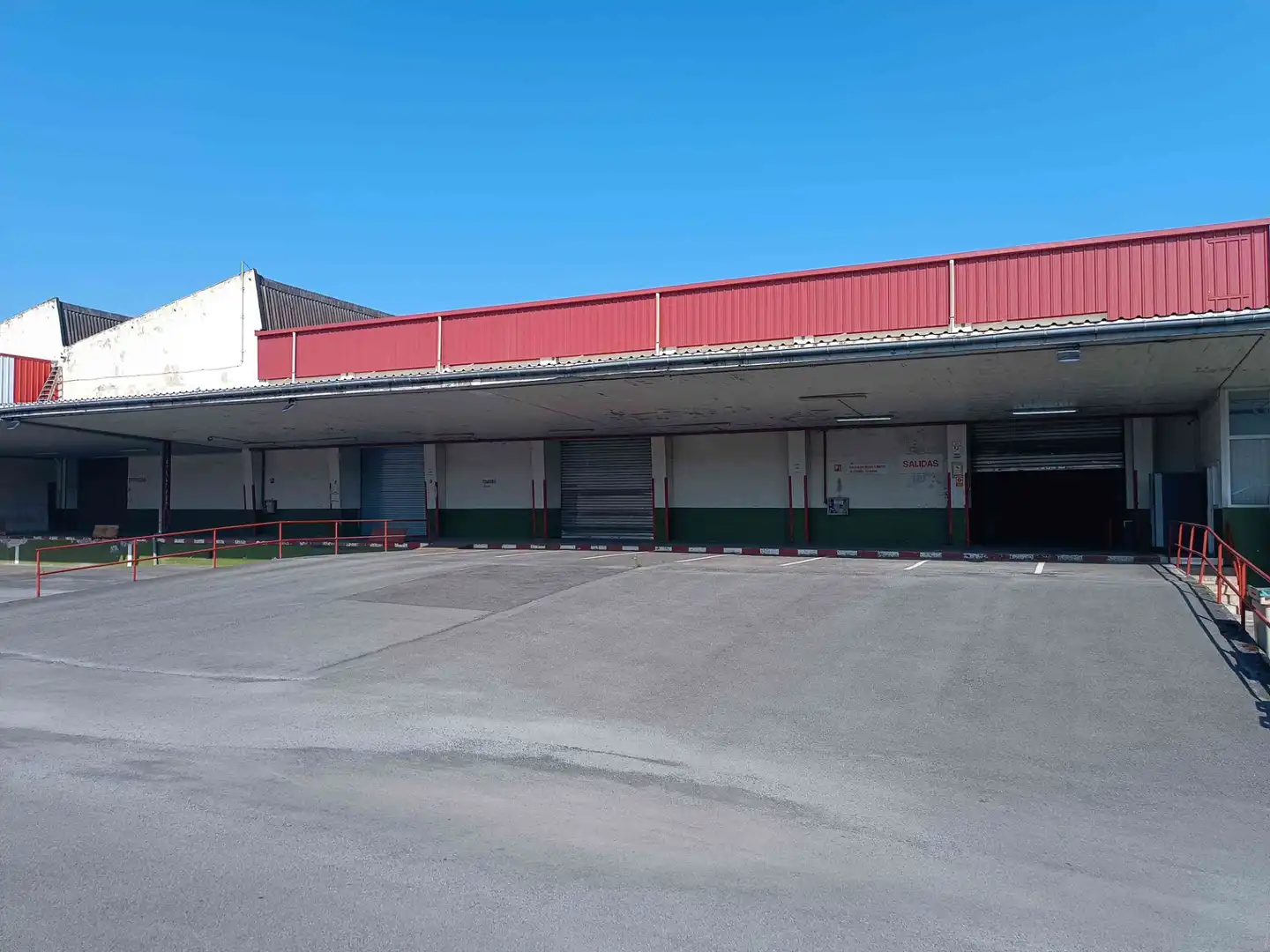 Vista exterior de Nave industrial en venta en Derio
