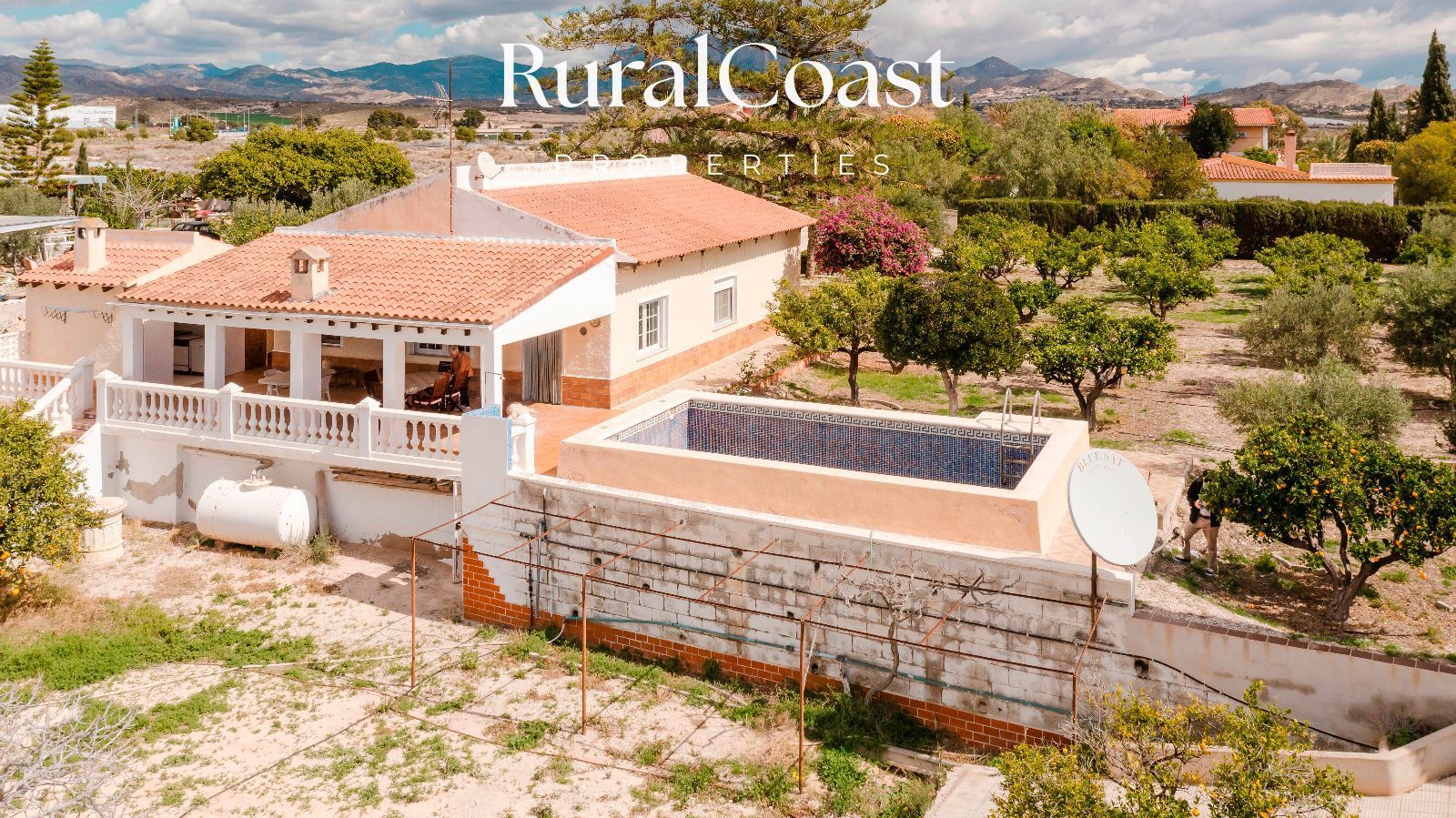 Vista exterior de Casa o xalet en venda en Mutxamel amb Calefacció, Jardí privat i Terrassa