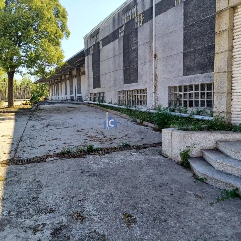 Parkplatz von Fabrikhallen zur Miete in Ourense Capital 