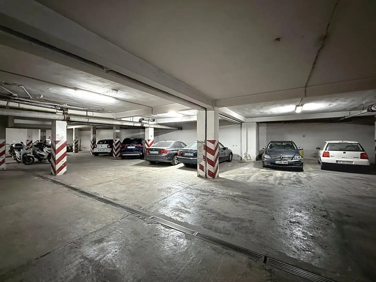 Parking de Piso en venta en Sevilla con Aire acondicionado, Jardín privado y Trastero