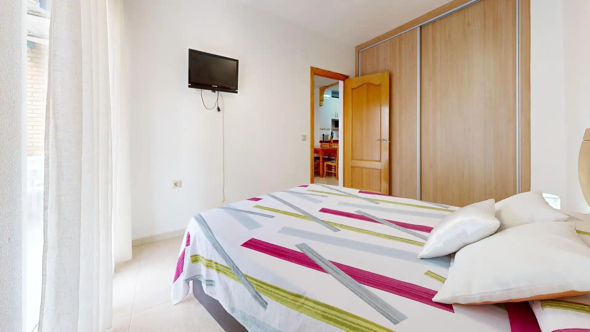Habitación de Apartamento de alquiler en Torrevieja con Aire acondicionado, Amueblado y Balcón
