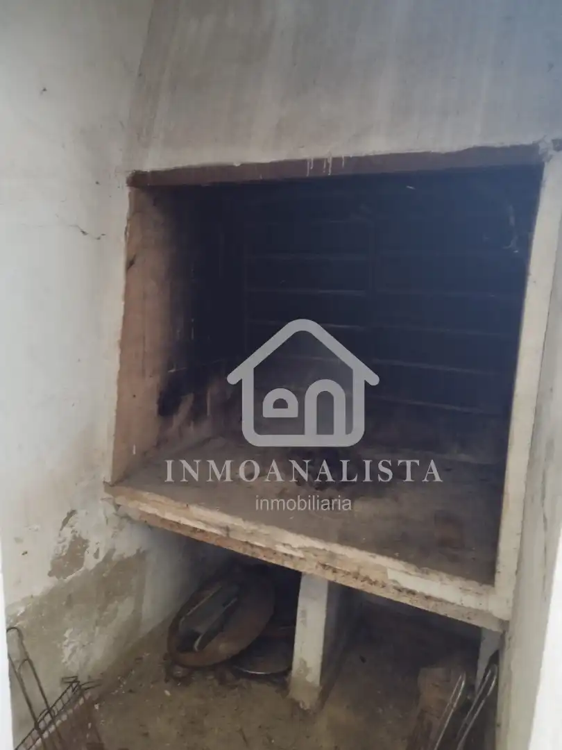 Außenansicht von Gebäude zur Miete in Cortes de Pallás