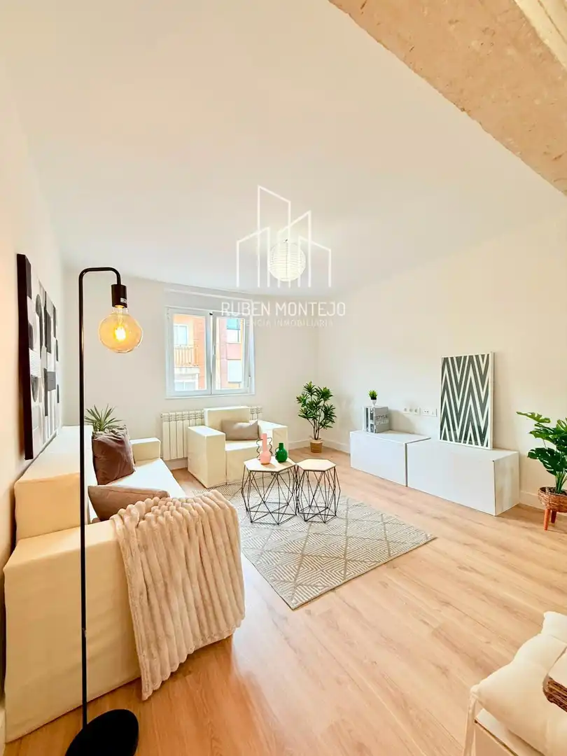 Sala de estar de Piso en venta en Salamanca con Calefacción, Terraza y Balcón