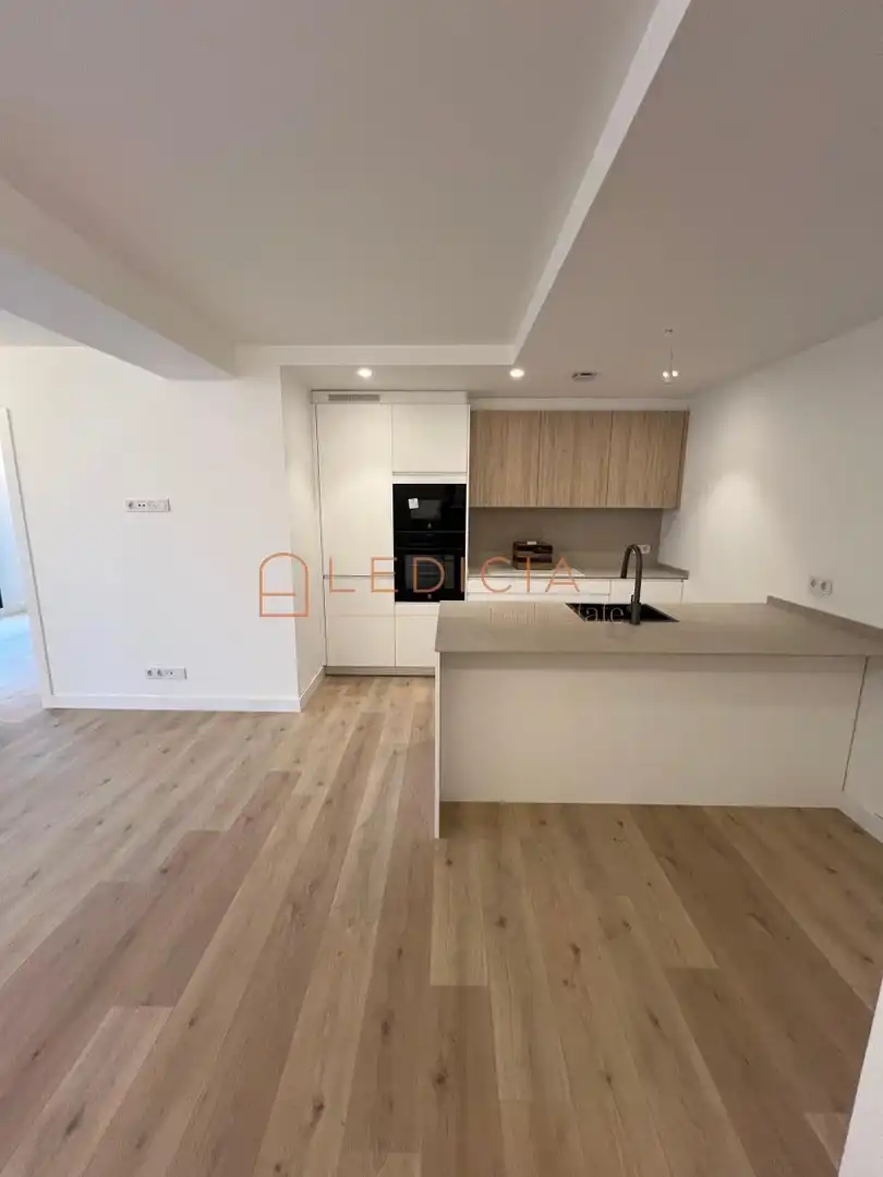 Flat with lift for sale in Sanjurjo Badía, imagen 2