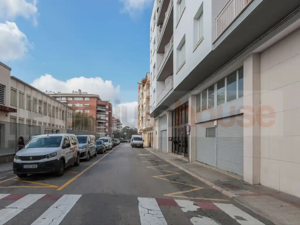 Aparcament de Local en venda en Reus
