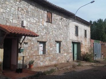 House with garden for sale in Laguna de Negrillos