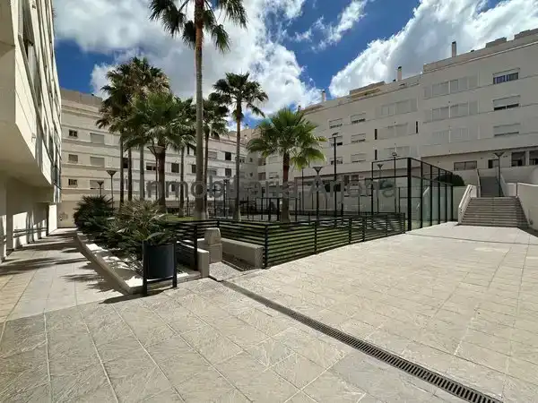 Außenansicht von Wohnung zur Miete in Lucena mit Privatgarten, Schwimmbad und Möbliert