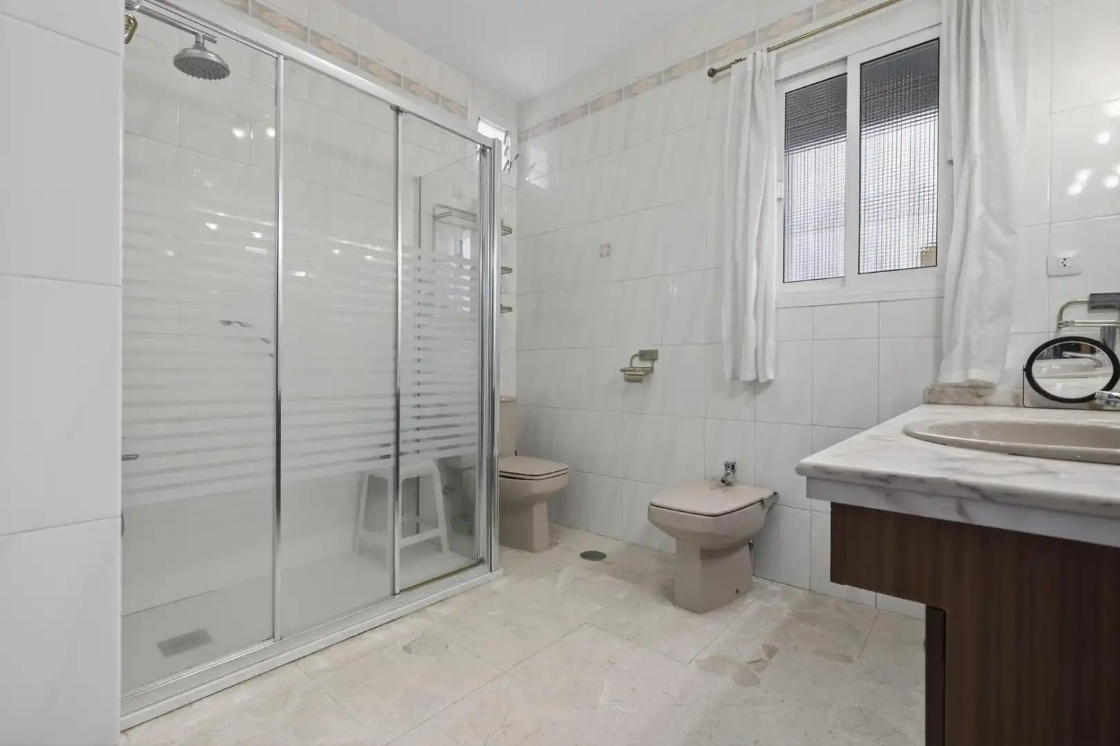 Bathroom of Houses for sale in Sevilla  with Air Conditioner, Terrace and Balcony
