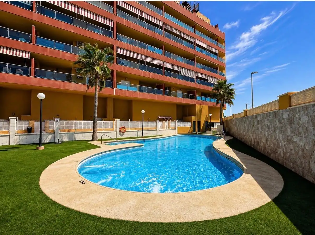 Piscina de Planta baja en venta en Roquetas de Mar con Amueblado y Piscina comunitaria